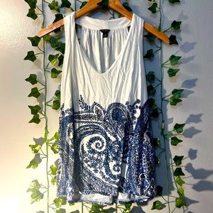 🦋 🦋Cute Ann Taylor Sleeveless shirt / tank in good used condition size medium